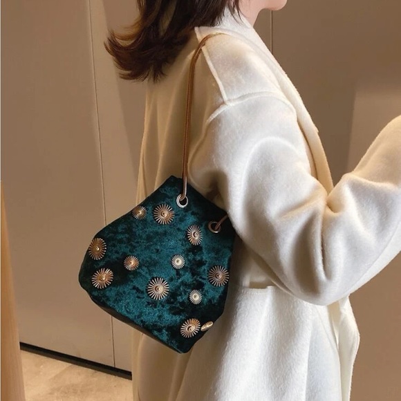 Mini Metal Decor Bucket Bag - Picture 4 of 10